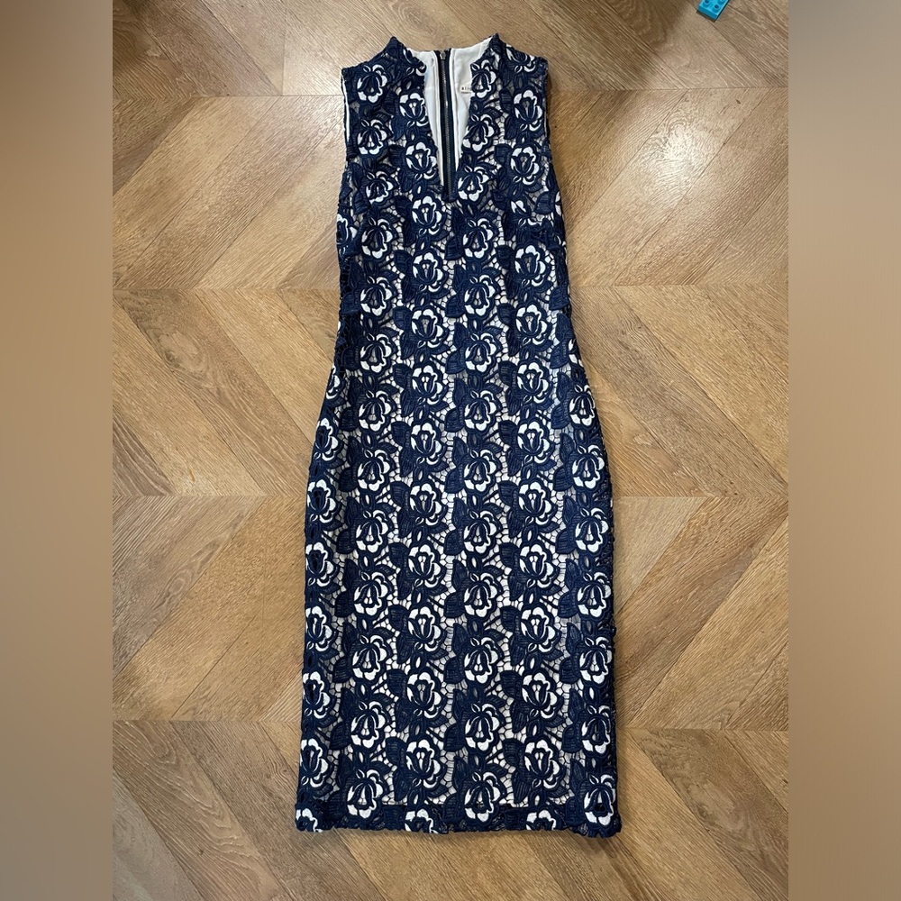 Alice & Olivia size 0 embroidery dress sleeveless overlay